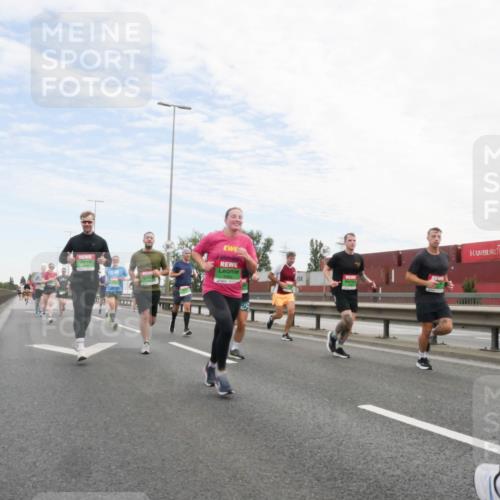 03.10.2025 - Köhlbrandbrückenlauf Matties Gatica Varas http://msf.ph/oto/9171764 03.10.2025 15:18:10 Position 3 111 meine-sportfotos.de