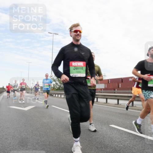 03.10.2025 - Köhlbrandbrückenlauf Matties Gatica Varas http://msf.ph/oto/9171769 03.10.2025 15:18:11 Position 3 302, 7224 meine-sportfotos.de
