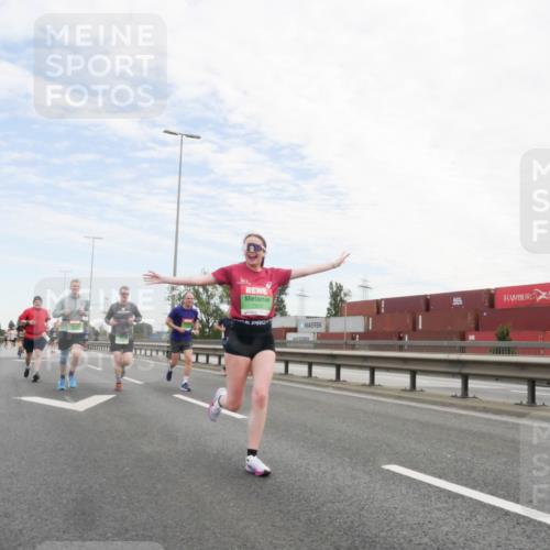 03.10.2025 - Köhlbrandbrückenlauf Matties Gatica Varas http://msf.ph/oto/9171779 03.10.2025 15:18:13 Position 3 7203 meine-sportfotos.de