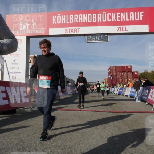 03.10.2025 - Köhlbrandbrückenlauf Matties Gatica Varas http://msf.ph/oto/9171786 03.10.2025 10:38:57 Ziel 2279, 2434, 2575, 2756, 3040, 3412, 3413, 3475 meine-sportfotos.de