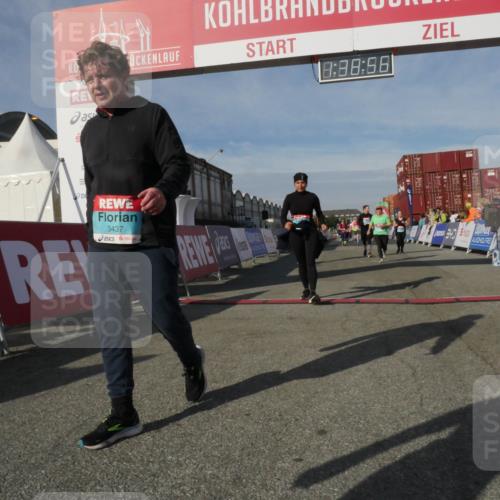 03.10.2025 - Köhlbrandbrückenlauf Matties Gatica Varas http://msf.ph/oto/9171788 03.10.2025 10:38:58 Ziel 2434, 2575, 2756, 3040, 3412, 3413, 3475 meine-sportfotos.de