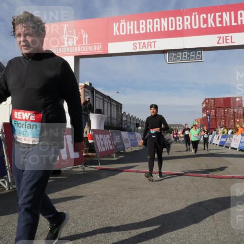 03.10.2025 - Köhlbrandbrückenlauf Matties Gatica Varas http://msf.ph/oto/9171790 03.10.2025 10:38:58 Ziel 2434, 2575, 2756, 3040, 3412, 3413, 3475 meine-sportfotos.de