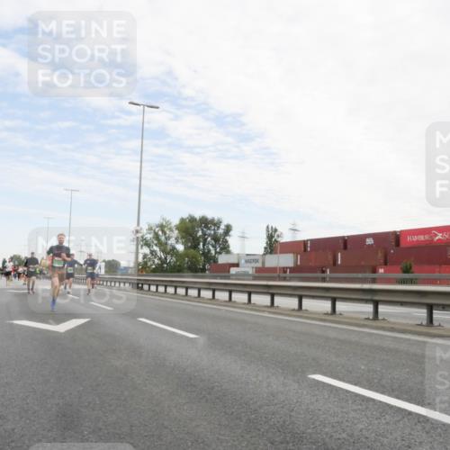 03.10.2025 - Köhlbrandbrückenlauf Matties Gatica Varas http://msf.ph/oto/9171800 03.10.2025 15:18:19 Position 3  meine-sportfotos.de