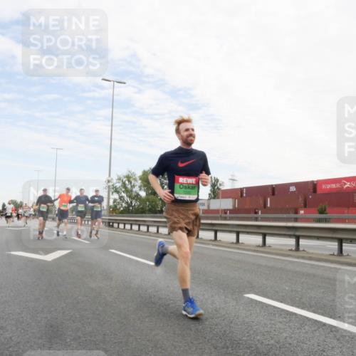 03.10.2025 - Köhlbrandbrückenlauf Matties Gatica Varas http://msf.ph/oto/9171811 03.10.2025 15:18:21 Position 3  meine-sportfotos.de