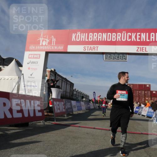 03.10.2025 - Köhlbrandbrückenlauf Matties Gatica Varas http://msf.ph/oto/9171816 03.10.2025 10:39:04 Ziel 1880, 2378, 2438, 2756, 3412, 3413, 3433, 3733 meine-sportfotos.de