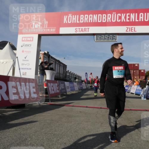 03.10.2025 - Köhlbrandbrückenlauf Matties Gatica Varas http://msf.ph/oto/9171818 03.10.2025 10:39:05 Ziel 1880, 2378, 2438, 2756, 3130, 3412, 3413, 3433, 3733 meine-sportfotos.de