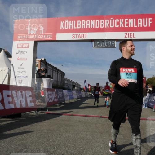03.10.2025 - Köhlbrandbrückenlauf Matties Gatica Varas http://msf.ph/oto/9171820 03.10.2025 10:39:05 Ziel 1880, 2378, 2438, 2756, 3130, 3412, 3413, 3433, 3733 meine-sportfotos.de