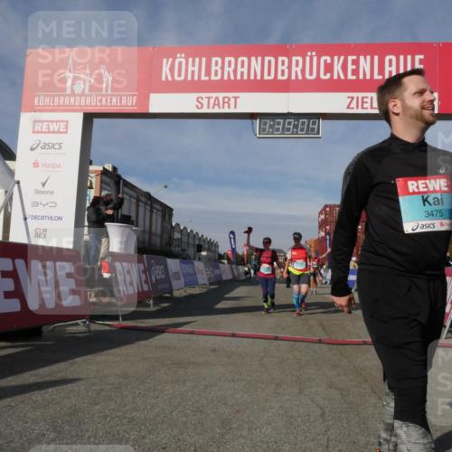 03.10.2025 - Köhlbrandbrückenlauf Matties Gatica Varas http://msf.ph/oto/9171822 03.10.2025 10:39:06 Ziel 1880, 2378, 2438, 2756, 3130, 3412, 3413, 3433, 3733 meine-sportfotos.de