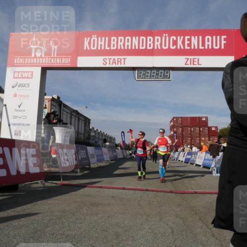 03.10.2025 - Köhlbrandbrückenlauf Matties Gatica Varas http://msf.ph/oto/9171824 03.10.2025 10:39:06 Ziel 1880, 2378, 2438, 2756, 3130, 3412, 3413, 3433, 3733 meine-sportfotos.de