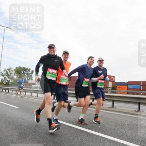 03.10.2025 - Köhlbrandbrückenlauf Matties Gatica Varas http://msf.ph/oto/9171825 03.10.2025 15:18:25 Position 3 8802 meine-sportfotos.de