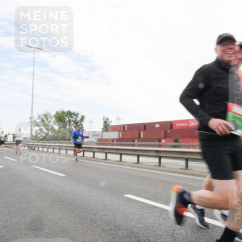 03.10.2025 - Köhlbrandbrückenlauf Matties Gatica Varas http://msf.ph/oto/9171827 03.10.2025 15:18:25 Position 3  meine-sportfotos.de