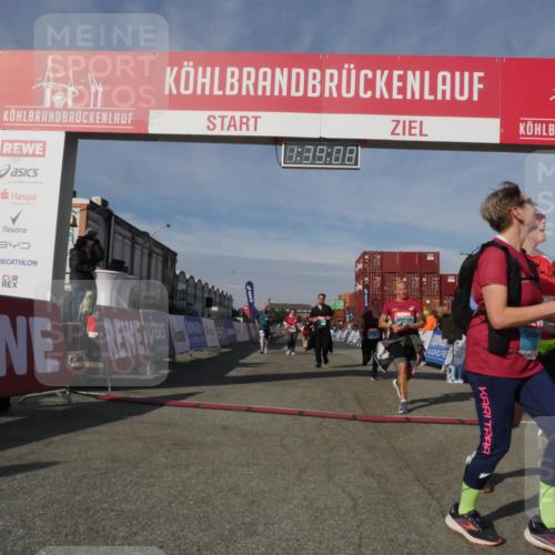 03.10.2025 - Köhlbrandbrückenlauf Matties Gatica Varas http://msf.ph/oto/9171838 03.10.2025 10:39:09 Ziel 1256, 1880, 2378, 2438, 2442, 2756, 3130, 3433, 3733 meine-sportfotos.de