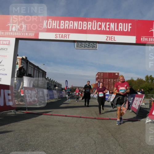 03.10.2025 - Köhlbrandbrückenlauf Matties Gatica Varas http://msf.ph/oto/9171842 03.10.2025 10:39:10 Ziel 1256, 1880, 2378, 2438, 2442, 3130, 3433, 3733 meine-sportfotos.de