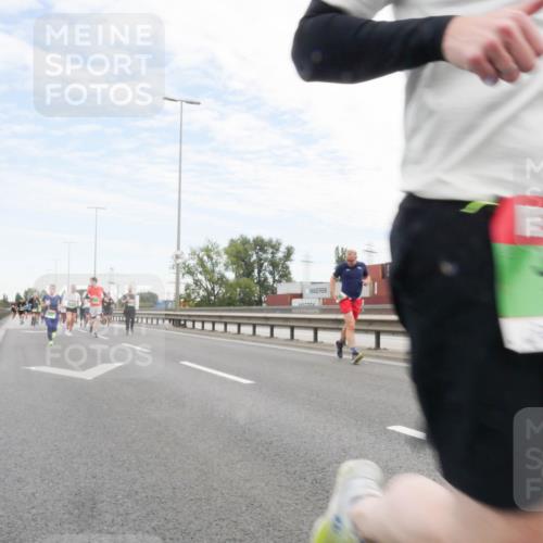 03.10.2025 - Köhlbrandbrückenlauf Matties Gatica Varas http://msf.ph/oto/9171850 03.10.2025 15:18:31 Position 3  meine-sportfotos.de