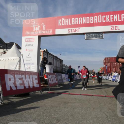 03.10.2025 - Köhlbrandbrückenlauf Matties Gatica Varas http://msf.ph/oto/9171854 03.10.2025 10:39:14 Ziel 1256, 1880, 2261, 2378, 2442, 3130, 3433 meine-sportfotos.de
