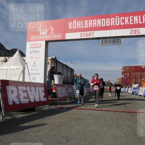 03.10.2025 - Köhlbrandbrückenlauf Matties Gatica Varas http://msf.ph/oto/9171856 03.10.2025 10:39:15 Ziel 1256, 1880, 2261, 2378, 2442, 3130, 3433, 3637, 3639 meine-sportfotos.de