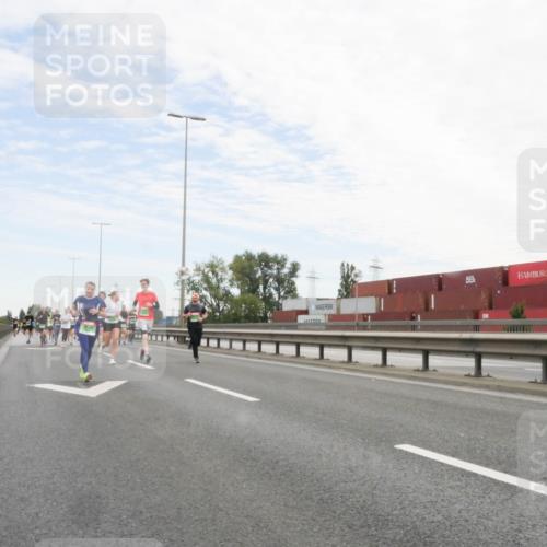 03.10.2025 - Köhlbrandbrückenlauf Matties Gatica Varas http://msf.ph/oto/9171857 03.10.2025 15:18:32 Position 3  meine-sportfotos.de