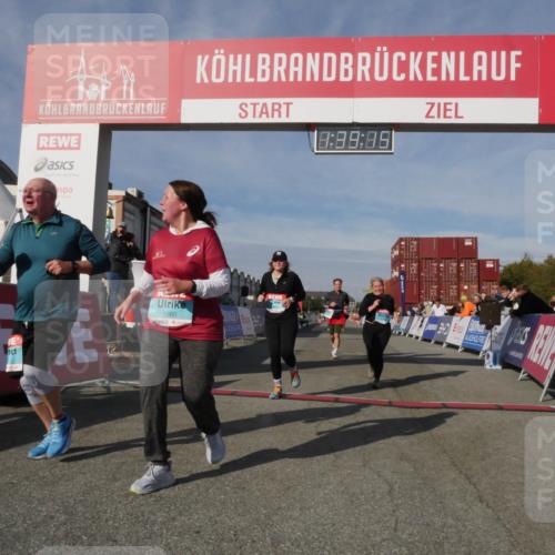 03.10.2025 - Köhlbrandbrückenlauf Matties Gatica Varas http://msf.ph/oto/9171864 03.10.2025 10:39:17 Ziel 1256, 2261, 2442, 3130, 3637, 3639 meine-sportfotos.de