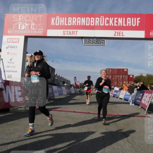 03.10.2025 - Köhlbrandbrückenlauf Matties Gatica Varas http://msf.ph/oto/9171870 03.10.2025 10:39:18 Ziel 1256, 2261, 2442, 3637, 3639 meine-sportfotos.de