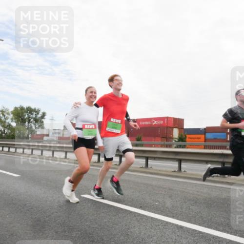 03.10.2025 - Köhlbrandbrückenlauf Matties Gatica Varas http://msf.ph/oto/9171871 03.10.2025 15:18:36 Position 3 9752, 9753 meine-sportfotos.de