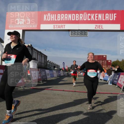 03.10.2025 - Köhlbrandbrückenlauf Matties Gatica Varas http://msf.ph/oto/9171872 03.10.2025 10:39:18 Ziel 1256, 2261, 2442, 3637, 3639 meine-sportfotos.de