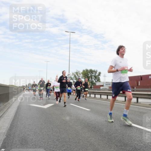 03.10.2025 - Köhlbrandbrückenlauf Matties Gatica Varas http://msf.ph/oto/9171875 03.10.2025 15:18:38 Position 3  meine-sportfotos.de