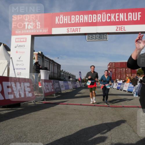 03.10.2025 - Köhlbrandbrückenlauf Matties Gatica Varas http://msf.ph/oto/9171876 03.10.2025 10:39:19 Ziel 1256, 2261, 2442, 3637, 3639 meine-sportfotos.de