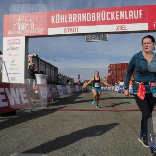 03.10.2025 - Köhlbrandbrückenlauf Matties Gatica Varas http://msf.ph/oto/9171886 03.10.2025 10:39:22 Ziel 2261, 3637, 3639 meine-sportfotos.de