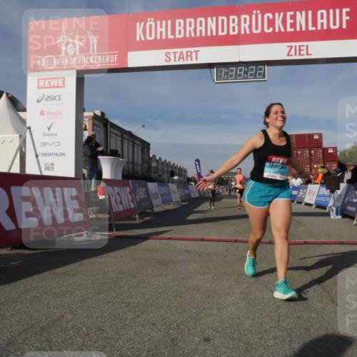 03.10.2025 - Köhlbrandbrückenlauf Matties Gatica Varas http://msf.ph/oto/9171891 03.10.2025 10:39:24 Ziel 3286, 3637, 3639 meine-sportfotos.de