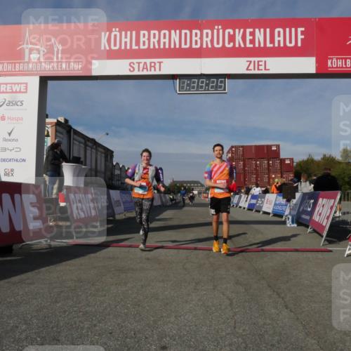 03.10.2025 - Köhlbrandbrückenlauf Matties Gatica Varas http://msf.ph/oto/9171895 03.10.2025 10:39:27 Ziel 3286, 3637, 3639 meine-sportfotos.de