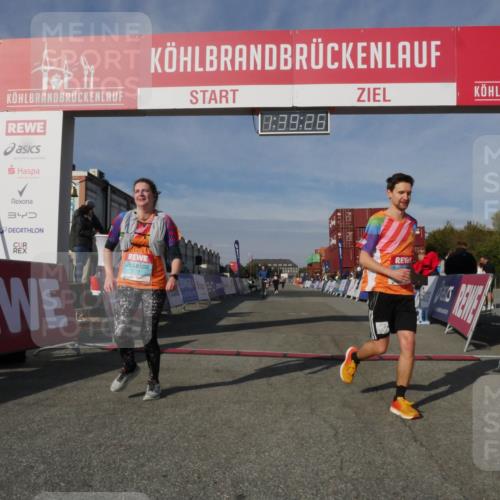 03.10.2025 - Köhlbrandbrückenlauf Matties Gatica Varas http://msf.ph/oto/9171898 03.10.2025 10:39:28 Ziel 3286 meine-sportfotos.de