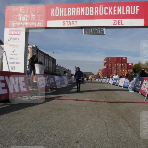 03.10.2025 - Köhlbrandbrückenlauf Matties Gatica Varas http://msf.ph/oto/9171903 03.10.2025 10:39:34 Ziel 2014, 3286, 3543 meine-sportfotos.de