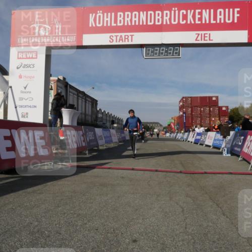 03.10.2025 - Köhlbrandbrückenlauf Matties Gatica Varas http://msf.ph/oto/9171905 03.10.2025 10:39:34 Ziel 2014, 3286, 3543 meine-sportfotos.de