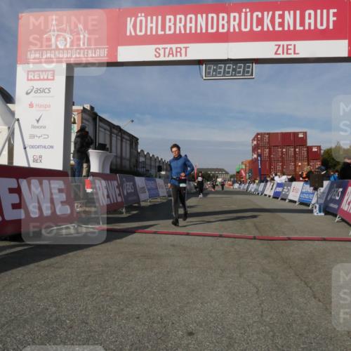 03.10.2025 - Köhlbrandbrückenlauf Matties Gatica Varas http://msf.ph/oto/9171907 03.10.2025 10:39:35 Ziel 2014, 3286, 3543 meine-sportfotos.de