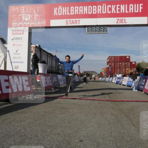 03.10.2025 - Köhlbrandbrückenlauf Matties Gatica Varas http://msf.ph/oto/9171909 03.10.2025 10:39:35 Ziel 2014, 3286, 3543 meine-sportfotos.de