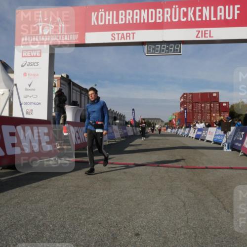 03.10.2025 - Köhlbrandbrückenlauf Matties Gatica Varas http://msf.ph/oto/9171911 03.10.2025 10:39:35 Ziel 2014, 3286, 3543 meine-sportfotos.de