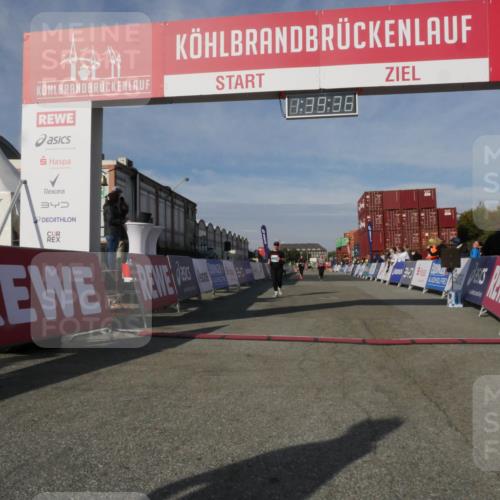 03.10.2025 - Köhlbrandbrückenlauf Matties Gatica Varas http://msf.ph/oto/9171919 03.10.2025 10:39:37 Ziel 2014, 2572, 3543 meine-sportfotos.de