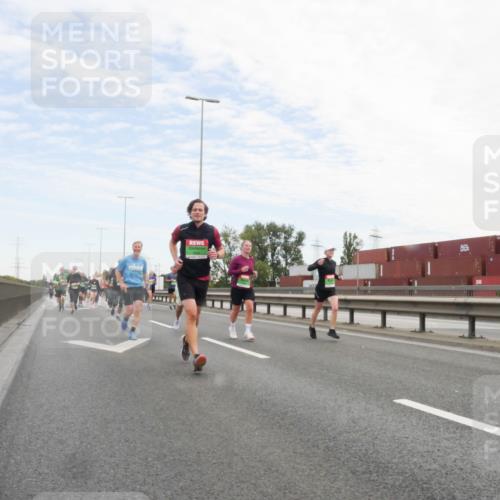 03.10.2025 - Köhlbrandbrückenlauf Matties Gatica Varas http://msf.ph/oto/9171922 03.10.2025 15:18:49 Position 3  meine-sportfotos.de