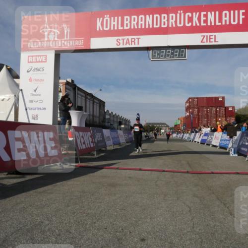 03.10.2025 - Köhlbrandbrückenlauf Matties Gatica Varas http://msf.ph/oto/9171925 03.10.2025 10:39:39 Ziel 2014, 2572, 3543 meine-sportfotos.de
