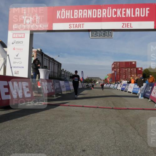 03.10.2025 - Köhlbrandbrückenlauf Matties Gatica Varas http://msf.ph/oto/9171929 03.10.2025 10:39:40 Ziel 2014, 2572, 3543 meine-sportfotos.de