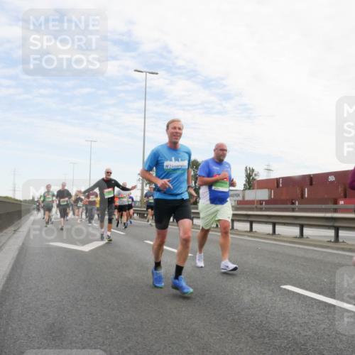 03.10.2025 - Köhlbrandbrückenlauf Matties Gatica Varas http://msf.ph/oto/9171930 03.10.2025 15:18:51 Position 3 24 meine-sportfotos.de