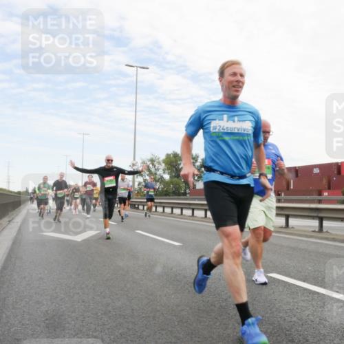 03.10.2025 - Köhlbrandbrückenlauf Matties Gatica Varas http://msf.ph/oto/9171931 03.10.2025 15:18:52 Position 3 24 meine-sportfotos.de