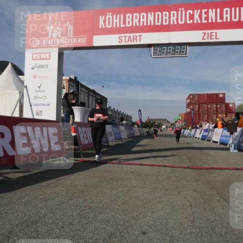 03.10.2025 - Köhlbrandbrückenlauf Matties Gatica Varas http://msf.ph/oto/9171936 03.10.2025 10:39:41 Ziel 2014, 2572, 3543 meine-sportfotos.de