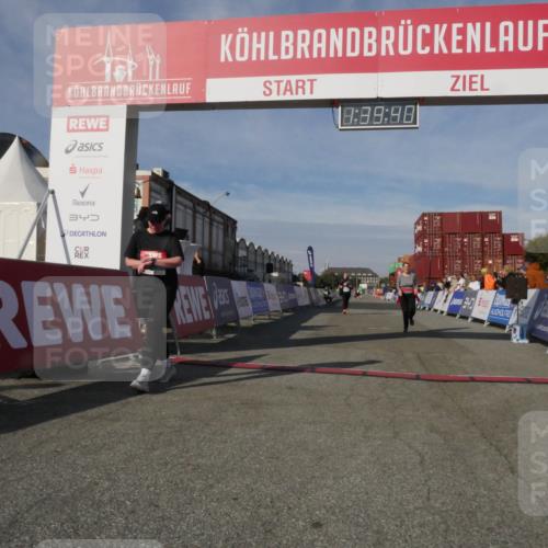 03.10.2025 - Köhlbrandbrückenlauf Matties Gatica Varas http://msf.ph/oto/9171940 03.10.2025 10:39:42 Ziel 2572, 3543 meine-sportfotos.de