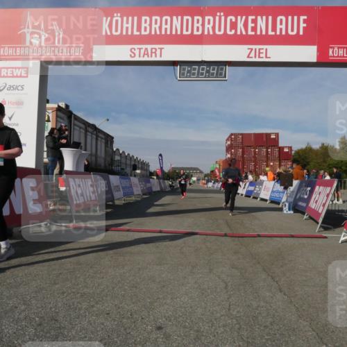 03.10.2025 - Köhlbrandbrückenlauf Matties Gatica Varas http://msf.ph/oto/9171943 03.10.2025 10:39:43 Ziel 2572, 3543 meine-sportfotos.de