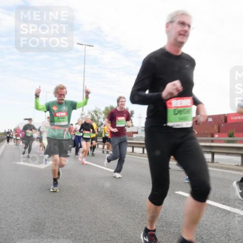 03.10.2025 - Köhlbrandbrückenlauf Matties Gatica Varas http://msf.ph/oto/9171951 03.10.2025 15:18:56 Position 3  meine-sportfotos.de