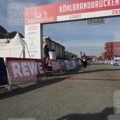 03.10.2025 - Köhlbrandbrückenlauf Matties Gatica Varas http://msf.ph/oto/9171952 03.10.2025 10:39:46 Ziel 2572 meine-sportfotos.de