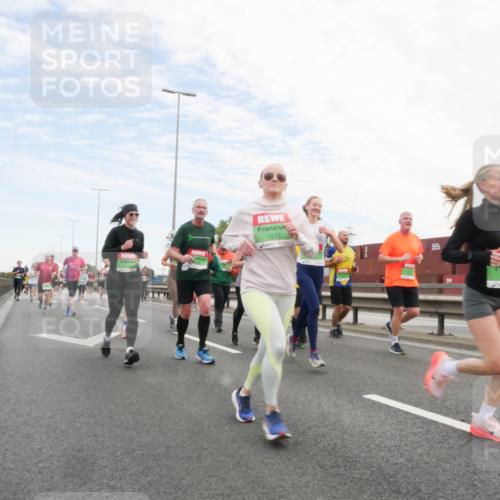 03.10.2025 - Köhlbrandbrückenlauf Matties Gatica Varas http://msf.ph/oto/9171958 03.10.2025 15:18:58 Position 3 7273 meine-sportfotos.de