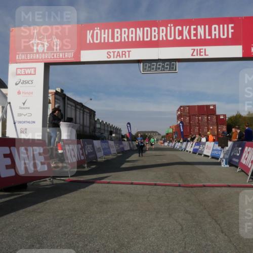 03.10.2025 - Köhlbrandbrückenlauf Matties Gatica Varas http://msf.ph/oto/9171965 03.10.2025 10:39:58 Ziel 2479, 2839, 2931 meine-sportfotos.de