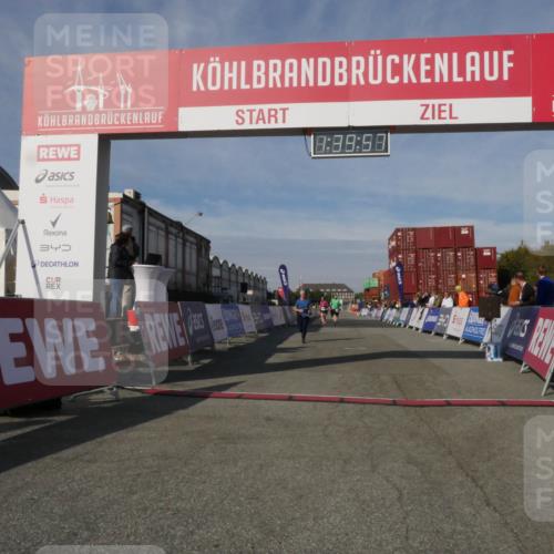03.10.2025 - Köhlbrandbrückenlauf Matties Gatica Varas http://msf.ph/oto/9171967 03.10.2025 10:39:59 Ziel 2479, 2839, 2931 meine-sportfotos.de